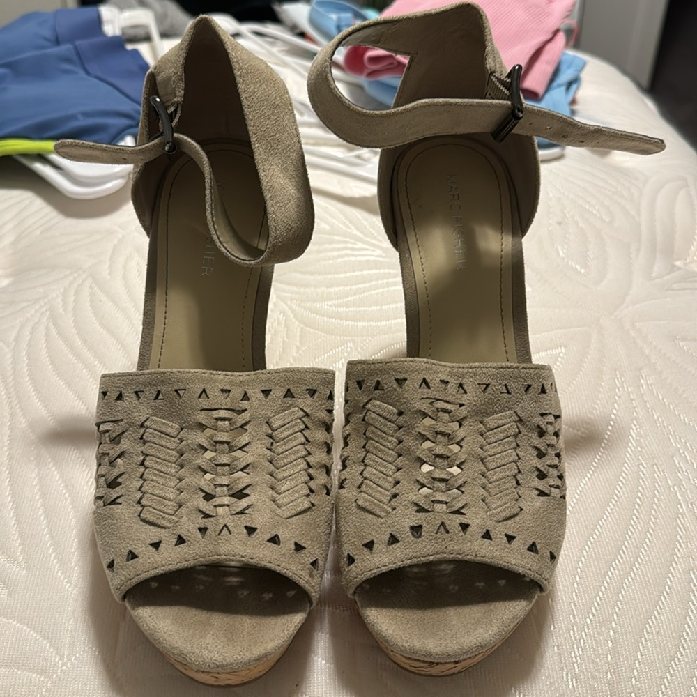 Heels - Picture 2 of 3